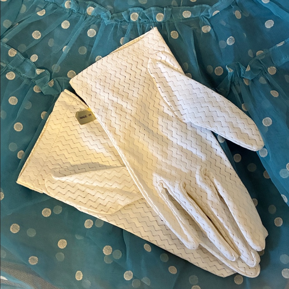 Stetson Vintage Mid-Century White Textured Nylon Gloves - Picture 4 of 5